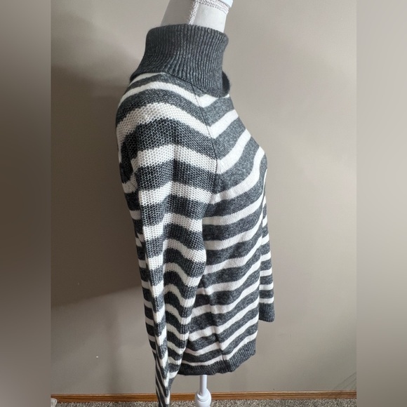 NWT loft soft turtleneck sweater size large - Picture 5 of 10
